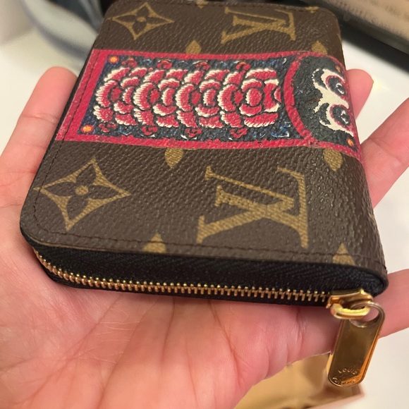 Louis Vuitton Brown and Red Wallet with Iconic Monogram and Unique Red Panel - Picture 4 of 12